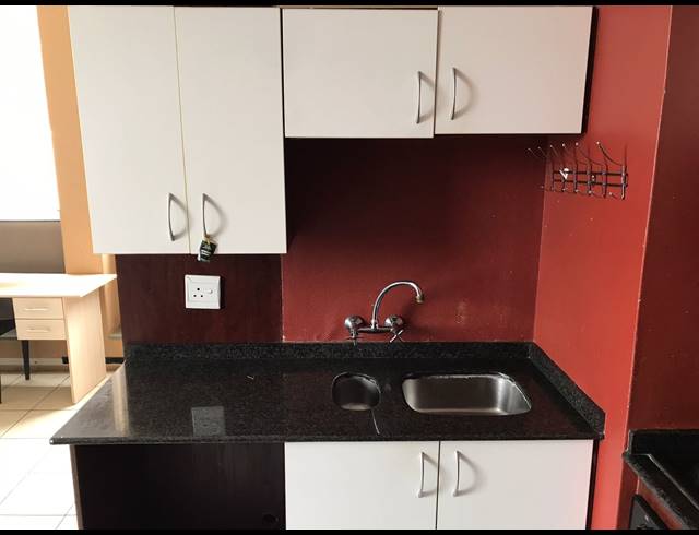 1 BEDROOM FLAT FOR SALE IN BRAAMFONTEIN